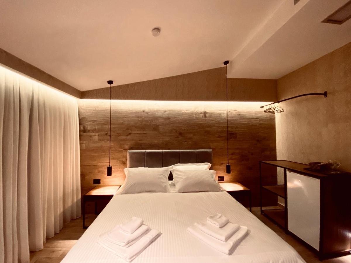 Deluxe Rooms In Blloku Area Тирана Экстерьер фото